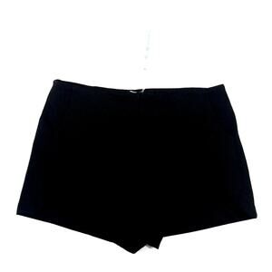 She and Sky Midrise Short Shorts Ribbed Black